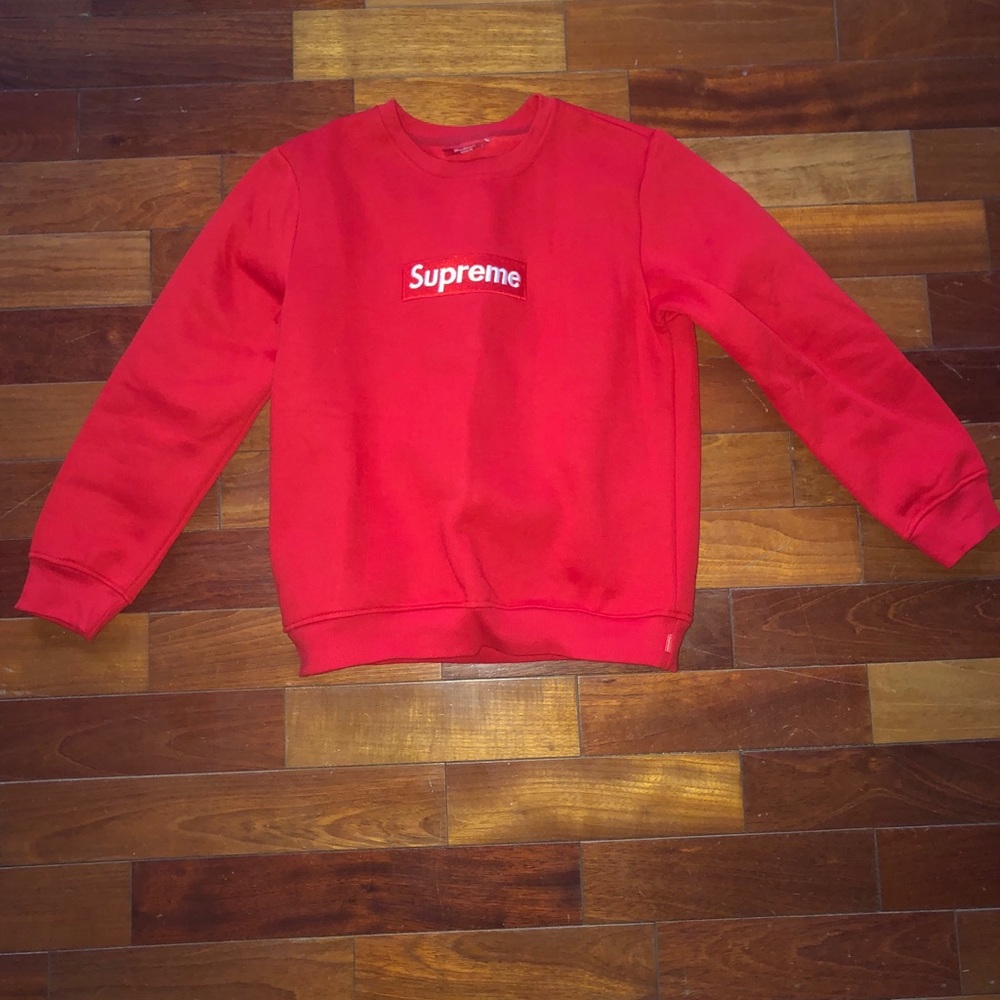 BRAND NEW SUPREME UNISEX SWEATSHIRT WITH TAGS